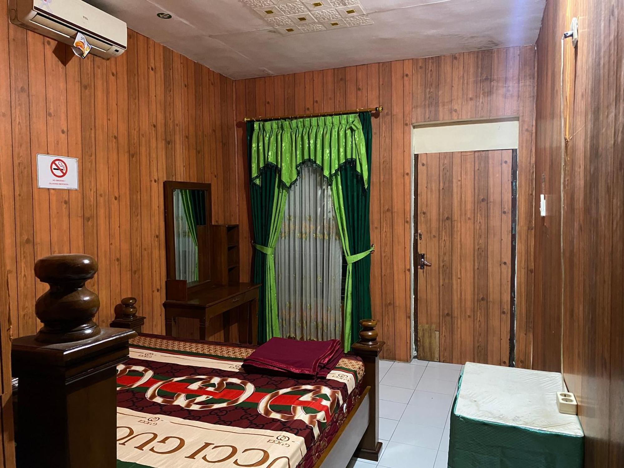 Parikesit Guest House Yogyakarta Luaran gambar