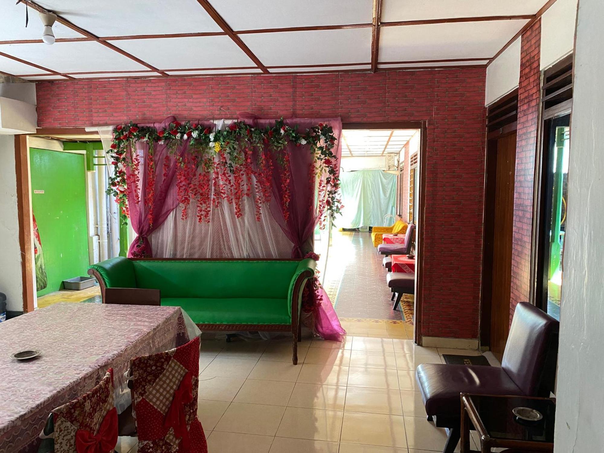 Parikesit Guest House Yogyakarta Luaran gambar