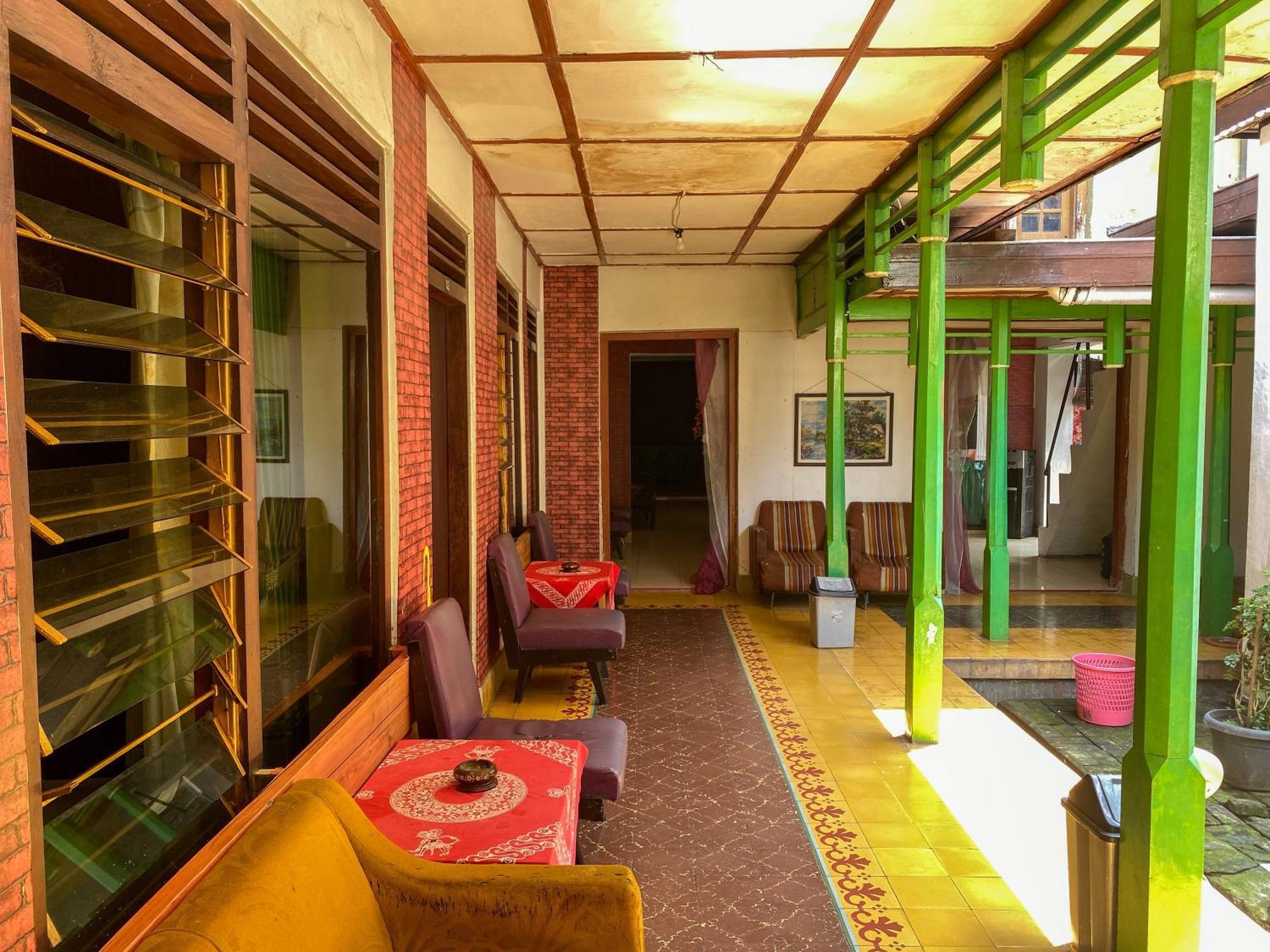 Parikesit Guest House Yogyakarta Luaran gambar