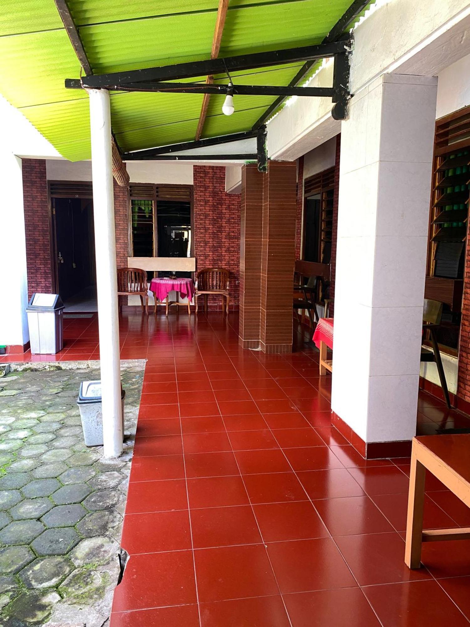 Parikesit Guest House Yogyakarta Luaran gambar