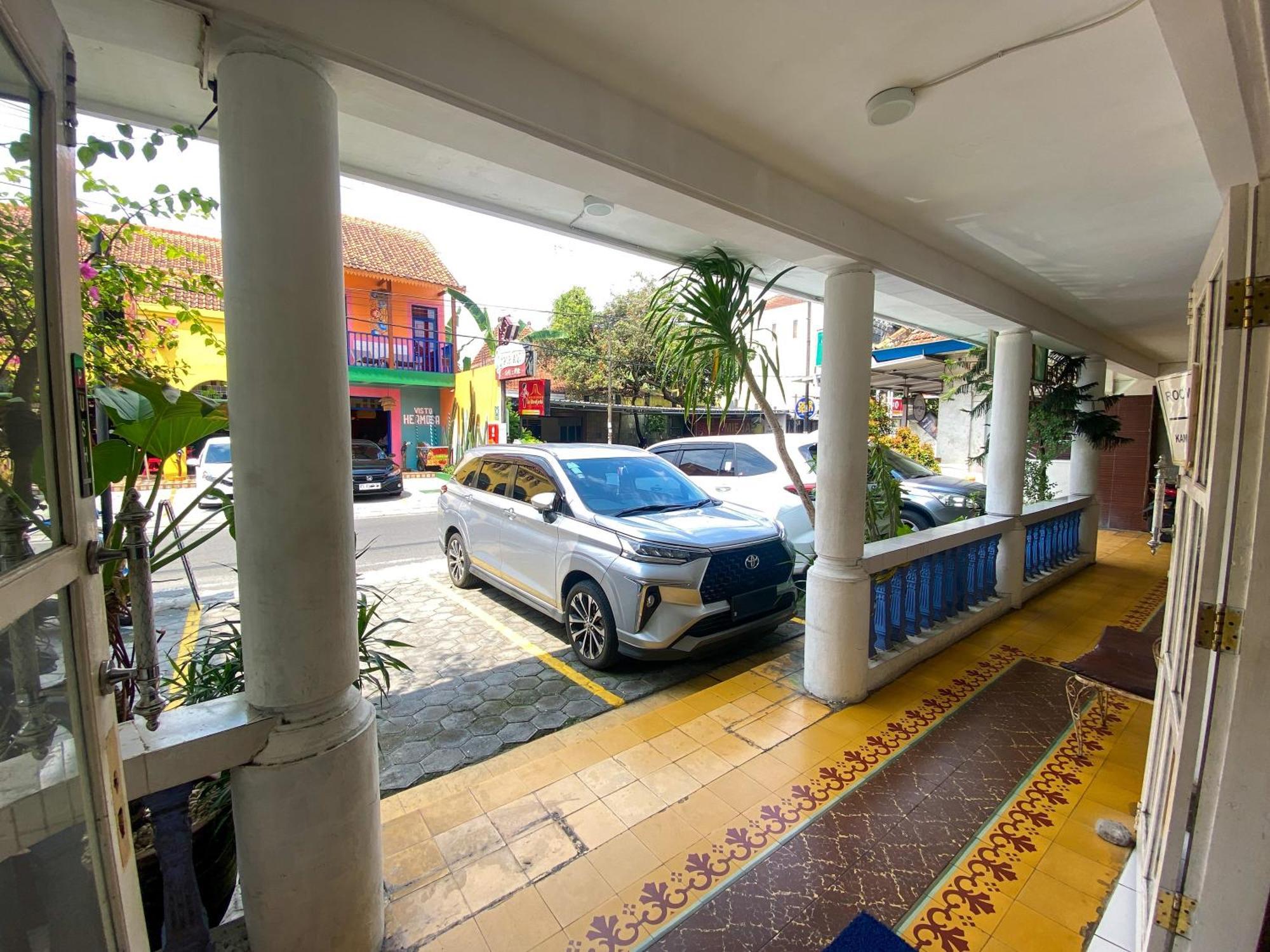 Parikesit Guest House Yogyakarta Luaran gambar
